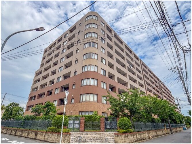 重厚なイメージを受けるマンション。住むほどにその印象が誇らしくなります。 重厚なイメージを受けるマンション。住むほどにその印象が誇らしくなります。