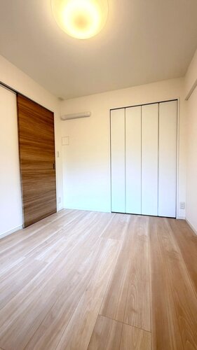 洋室①　約5.0帖