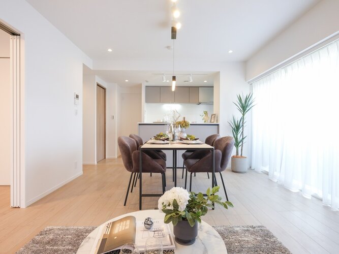 明日への活力を養うことができる心地良い空間です。時代や流行を問わず長く着られる衣服のように、心地よさを感じる住まいです。 明日への活力を養うことができる心地良い空間です。時代や流行を問わず長く着られる衣服のように、心地よさを感じる住まいです。