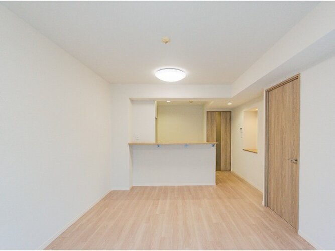 内装はシンプルに落ち着きのある空間にしています。ゆったりとしたひとときを過ごせそうです♪