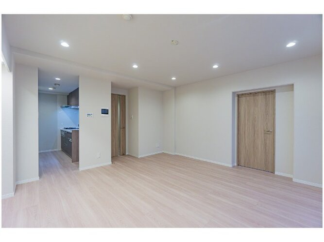 爽やかな風がそよぐ光に溢れた空間。清々しい気持ちになるお部屋です。 爽やかな風がそよぐ光に溢れた空間。清々しい気持ちになるお部屋です。