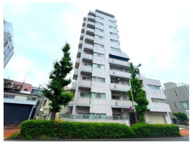 池袋駅まで徒歩9分。8路線利用できます。都市生活の利便性と充実感を得られる立地に佇んでいます。