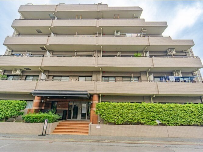 優しく迎えてくれる豊かな自然。四季の移り変わりを感じる心地よい場所となりそうです。 優しく迎えてくれる豊かな自然。四季の移り変わりを感じる心地よい場所となりそうです。