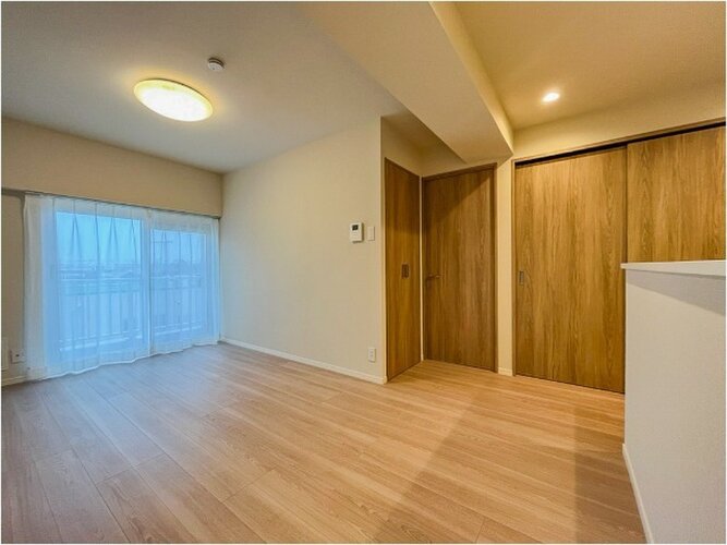 内装はシンプルに落ち着きのある空間にしています。ゆったりとしたひとときを過ごせそうです♪