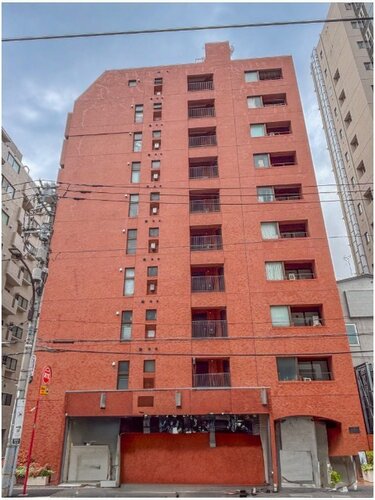 陽だまりの中でそよ風を感じる快適な空間。青空の下にその落ち着きのある外観を描き出します。 陽だまりの中でそよ風を感じる快適な空間。青空の下にその落ち着きのある外観を描き出します。