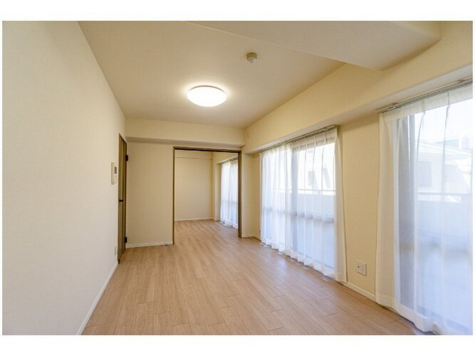 内装はシンプルに落ち着きのある空間にしています。ゆったりとしたひとときを過ごせそうです♪