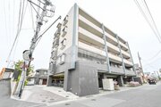 時の流れに色あせることのない瀟洒な外観。朝晩、1年365日、様々な表情を見せます。 時の流れに色あせることのない瀟洒な外観。朝晩、1年365日、様々な表情を見せます。