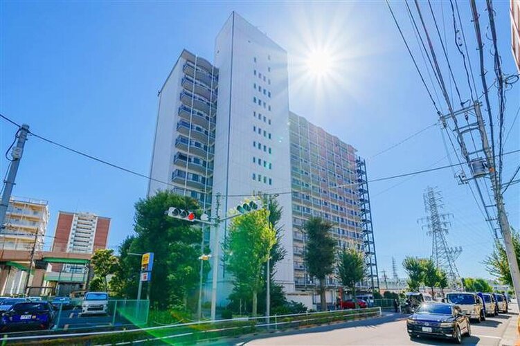 優しく迎えてくれる豊かな自然。四季の移り変わりを感じる心地よい場所となりそうです。 優しく迎えてくれる豊かな自然。四季の移り変わりを感じる心地よい場所となりそうです。