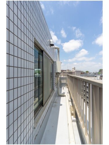 広々とひろがる空を独り占めするかのようなルーフバルコニー。伸び伸びリラックスできます。 広々とひろがる空を独り占めするかのようなルーフバルコニー。伸び伸びリラックスできます。