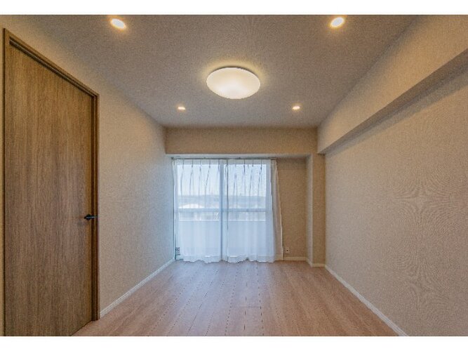 内装はシンプルに落ち着きのある空間にしています。ゆったりとしたひとときを過ごせそうです♪ 内装はシンプルに落ち着きのある空間にしています。ゆったりとしたひとときを過ごせそうです♪