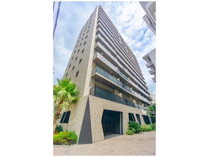 どこか余裕を感じさせるシャープなフォルムで佇む外観は、晴天の空と合わせる事で堂々たる趣を見せます。