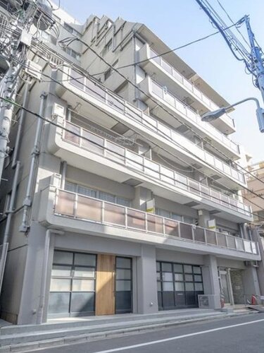 築年重ねた物件ですが、その分駅チカの魅力、生まれ変わった室内のリノベーションの魅力は大きな要素です。 築年重ねた物件ですが、その分駅チカの魅力、生まれ変わった室内のリノベーションの魅力は大きな要素です。