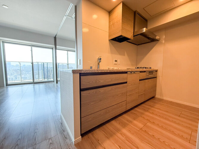 優しい温もりを醸し出すキッチンは料理の為の配慮を散りばめられた仕様です。