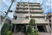 スーパー、コンビニ徒歩5分圏内で買い物便利な立地です。