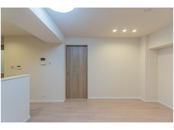 爽やかな風がそよぐ光に溢れた空間。清々しい気持ちになるお部屋です。 爽やかな風がそよぐ光に溢れた空間。清々しい気持ちになるお部屋です。