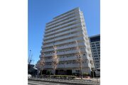 統一した色調でデザインされたマンションは周囲と調和した景観を生み出しています。