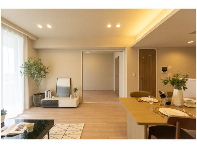 内装はシンプルに落ち着きのある空間にしています。ゆったりとしたひとときを過ごせそうです♪ 内装はシンプルに落ち着きのある空間にしています。ゆったりとしたひとときを過ごせそうです♪