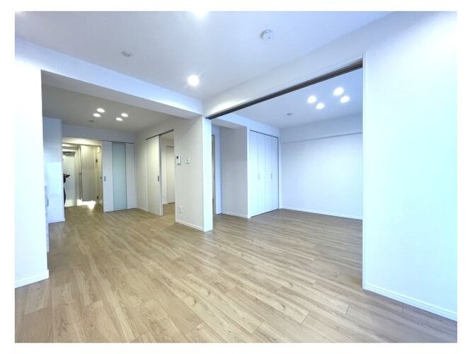 近隣にコンビニ・スーパーがあり利便性良好！