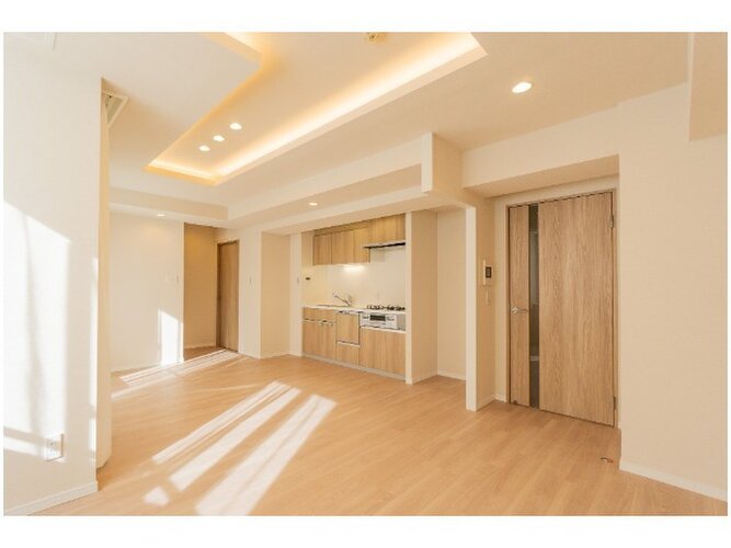 建物全体の雰囲気と合わせた色調と素材のリノベーション。居心地よくホッととできる空間です。 建物全体の雰囲気と合わせた色調と素材のリノベーション。居心地よくホッととできる空間です。