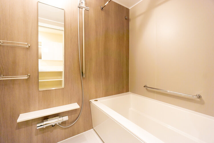 足の伸ばせるゆったりバスで一日の疲れを癒しましょう♪