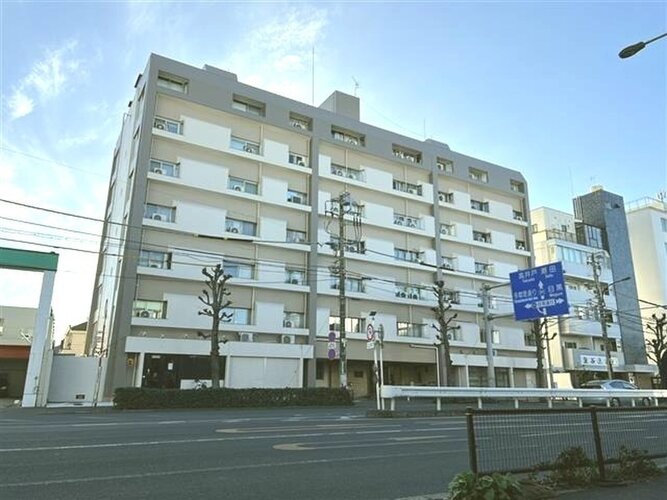 尾山台駅まで徒歩6分。日常生活に便利な立地に佇むマンションです。