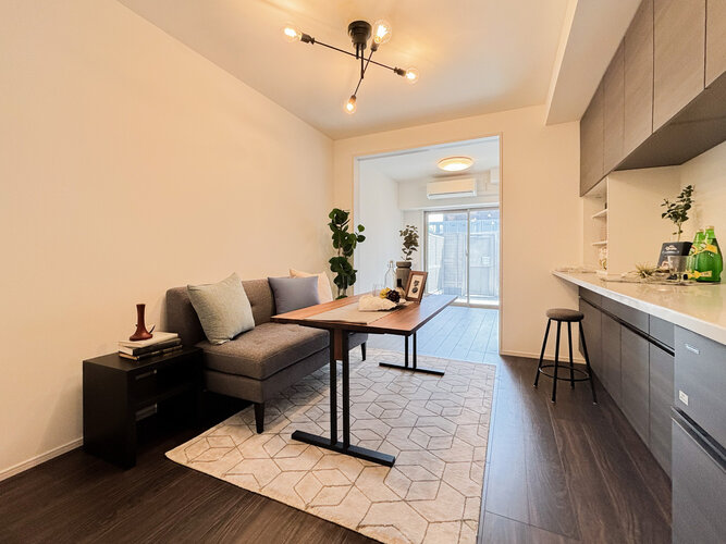 ゆったりくつろげる上質なリビングダイニングは、あなたの暮らしにより価値のある時間を演出してくれます。 ゆったりくつろげる上質なリビングダイニングは、あなたの暮らしにより価値のある時間を演出してくれます。