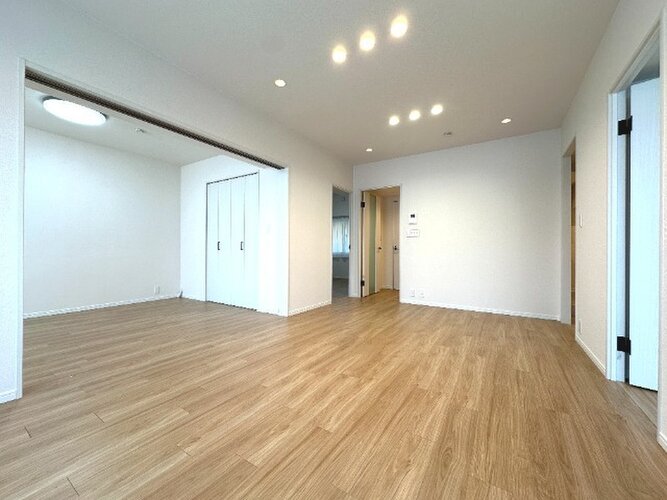 爽やかな風がそよぐ光に溢れた空間。清々しい気持ちになるお部屋です。