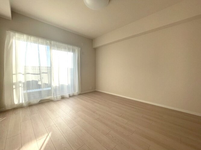 爽やかな風がそよぐ光に溢れた空間。清々しい気持ちになるお部屋です。 爽やかな風がそよぐ光に溢れた空間。清々しい気持ちになるお部屋です。