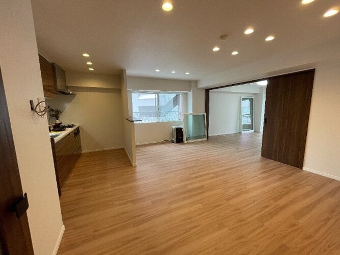 爽やかな風がそよぐ光に溢れた空間。清々しい気持ちになるお部屋です。 爽やかな風がそよぐ光に溢れた空間。清々しい気持ちになるお部屋です。