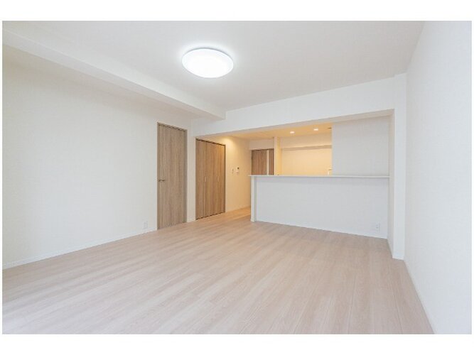 爽やかな風がそよぐ光に溢れた空間。清々しい気持ちになるお部屋です。