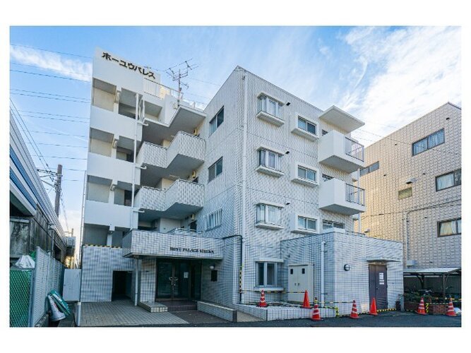 統一した色調でデザインされたマンションは周囲と調和した景観を生み出しています。 統一した色調でデザインされたマンションは周囲と調和した景観を生み出しています。