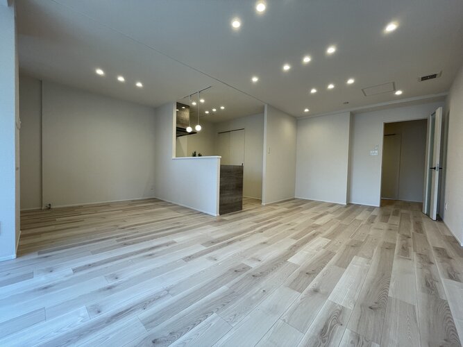 内装はシンプルに落ち着きのある空間にしています。ゆったりとしたひとときを過ごせそうです♪