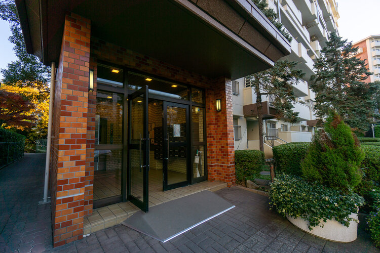真福寺小学校 約640m(徒歩8分)、王禅寺中央中学校 約780m(徒歩10分) 真福寺小学校 約640m(徒歩8分)、王禅寺中央中学校 約780m(徒歩10分)