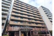 重厚なイメージを受けるマンション。住むほどにその印象が誇らしくなります。 重厚なイメージを受けるマンション。住むほどにその印象が誇らしくなります。