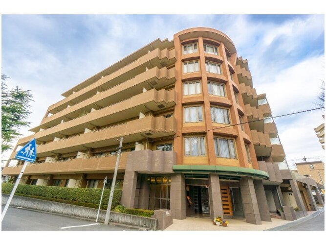 重厚なイメージを受けるマンション。住むほどにその印象が誇らしくなります。 重厚なイメージを受けるマンション。住むほどにその印象が誇らしくなります。