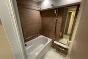 ホッと一息つける癒しの空間バスルーム。機能が充実したスタイリッシュなデザインに仕上げました。 ホッと一息つける癒しの空間バスルーム。機能が充実したスタイリッシュなデザインに仕上げました。
