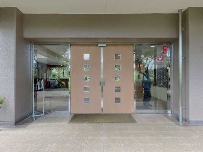 来客者の顔が確認できるモニター付きインターホン付 来客者の顔が確認できるモニター付きインターホン付