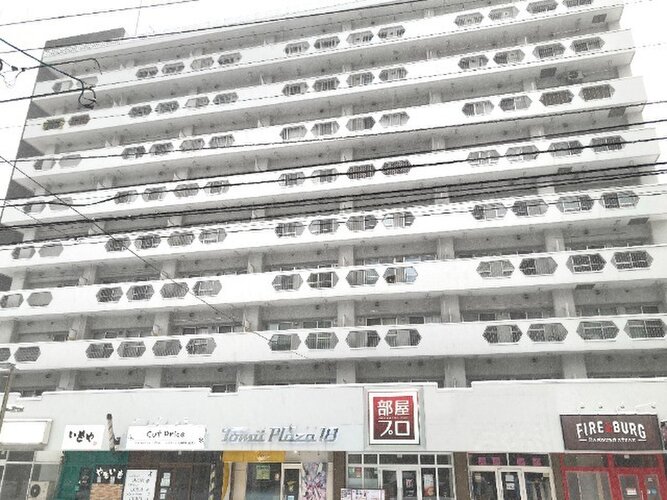 統一した色調でデザインされたマンションは周囲と調和した景観を生み出しています。