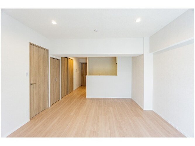 爽やかな風がそよぐ光に溢れた空間。清々しい気持ちになるお部屋です。 爽やかな風がそよぐ光に溢れた空間。清々しい気持ちになるお部屋です。