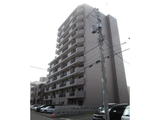 統一した色調でデザインされたマンションは周囲と調和した景観を生み出しています。