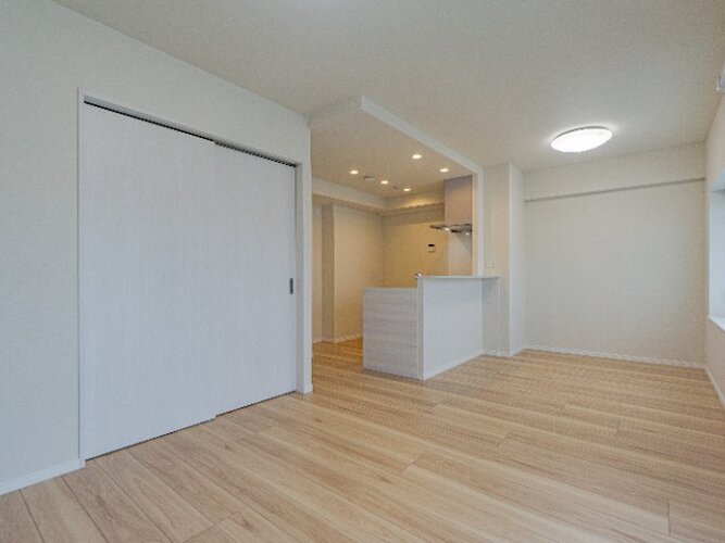内装はシンプルに落ち着きのある空間にしています。ゆったりとしたひとときを過ごせそうです♪