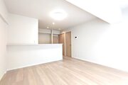 来客者の顔が確認できるカラーTVモニター付インターホン有り! 来客者の顔が確認できるカラーTVモニター付インターホン有り!