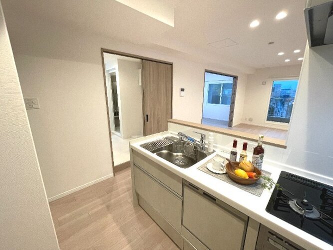 無駄なく作業でき、お手入れラクラクなカウンターキッチンで食事の準備や片付けをやり易く、そして楽しく。