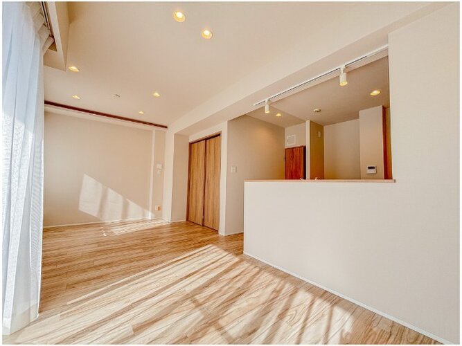 内装はシンプルに落ち着きのある空間にしています。ゆったりとしたひとときを過ごせそうです♪