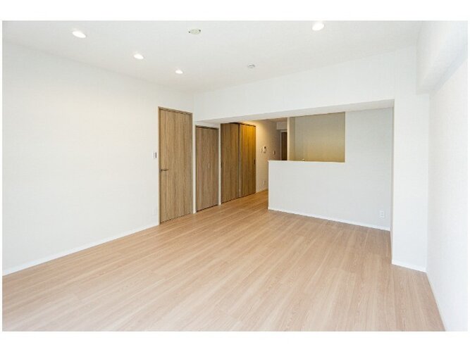 爽やかな風がそよぐ光に溢れた空間。清々しい気持ちになるお部屋です。 爽やかな風がそよぐ光に溢れた空間。清々しい気持ちになるお部屋です。