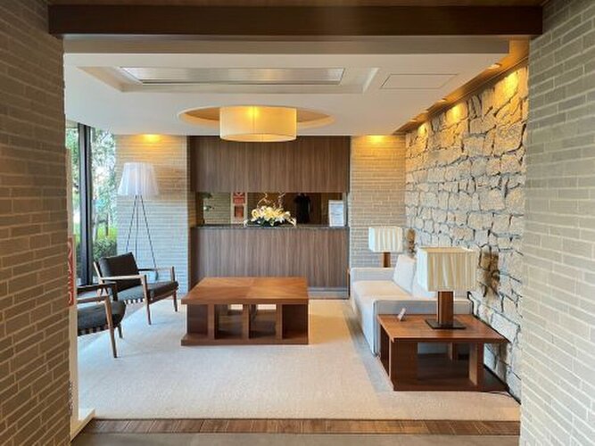 オートロック、防犯カメラ完備のセキュリティ面も安心な、とても綺麗なエントランススペースです。 オートロック、防犯カメラ完備のセキュリティ面も安心な、とても綺麗なエントランススペースです。