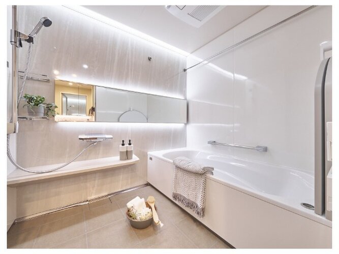 癒しの空間バスルームです。天気に左右されずに洗濯物を乾かせる、浴室乾燥機付きです。