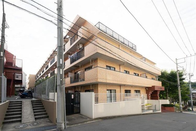 京浜急行線「金沢文庫」駅よりバス9分「白山道公園」バス停下車徒歩1分 京浜急行線「金沢文庫」駅よりバス9分「白山道公園」バス停下車徒歩1分