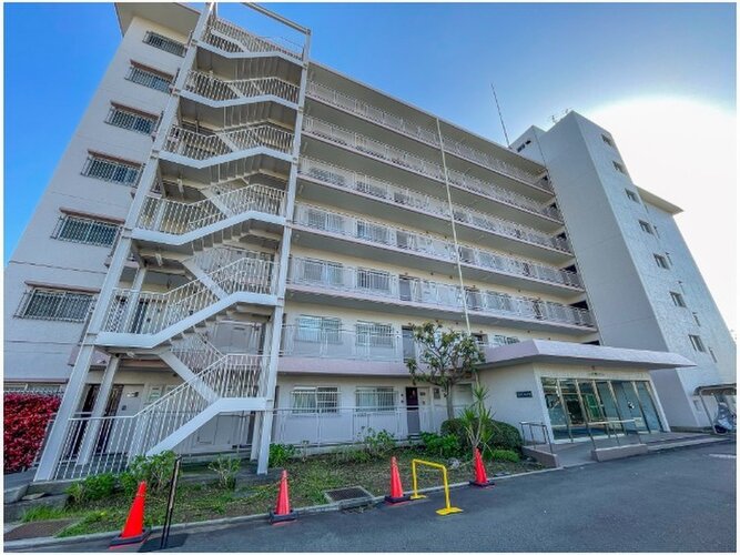 優しく迎えてくれる豊かな自然。四季の移り変わりを感じる心地よい場所となりそうです。 優しく迎えてくれる豊かな自然。四季の移り変わりを感じる心地よい場所となりそうです。