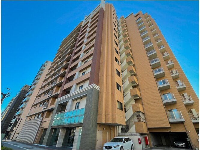 大森海岸駅まで徒歩8分。都市生活の利便性と充実感を得られる立地に佇んでいます。 大森海岸駅まで徒歩8分。都市生活の利便性と充実感を得られる立地に佇んでいます。